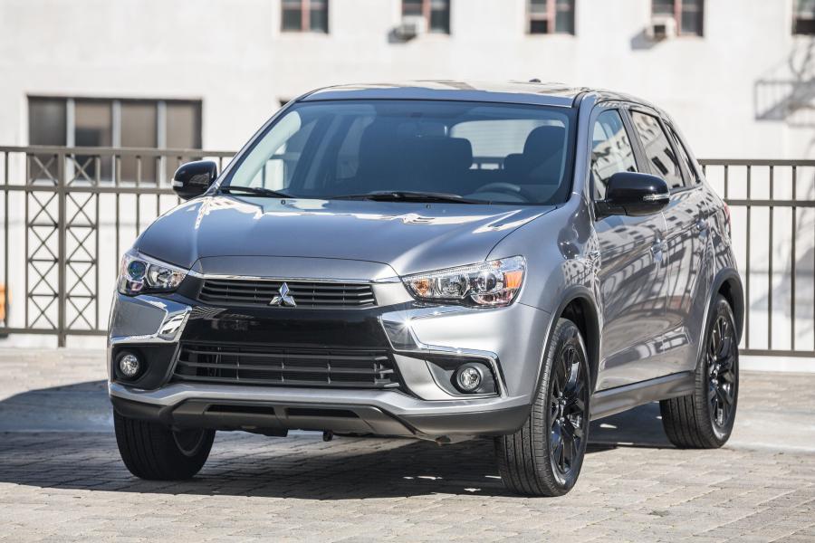  Mitsubishi Outlander Sport Limited Edition 2017 года  (фото 15 из 19)